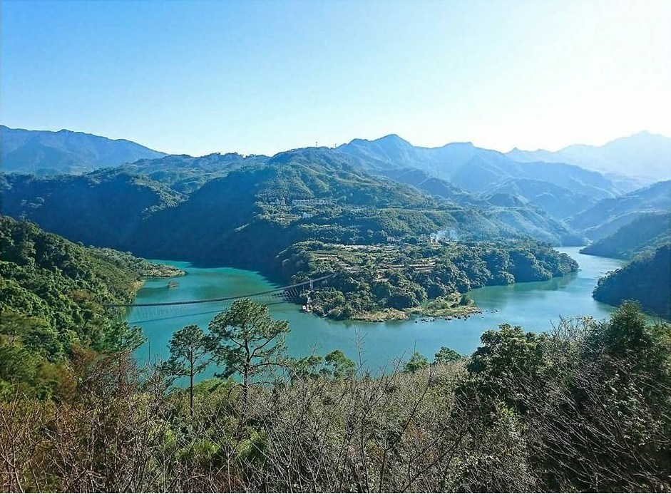 【桃園｜復興】台七線上的景觀咖啡廳，坐擁碧水藍天的美景